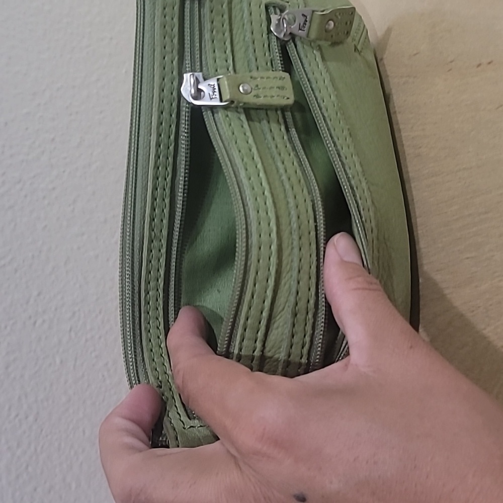 🌿 FOSSIL WRISTLET BAG 🌿 - Picture 3 of 9